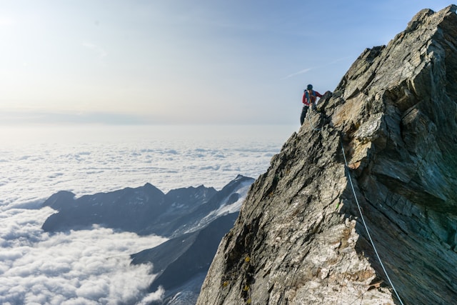 Les meilleures destinations pour l’escalade en falaise