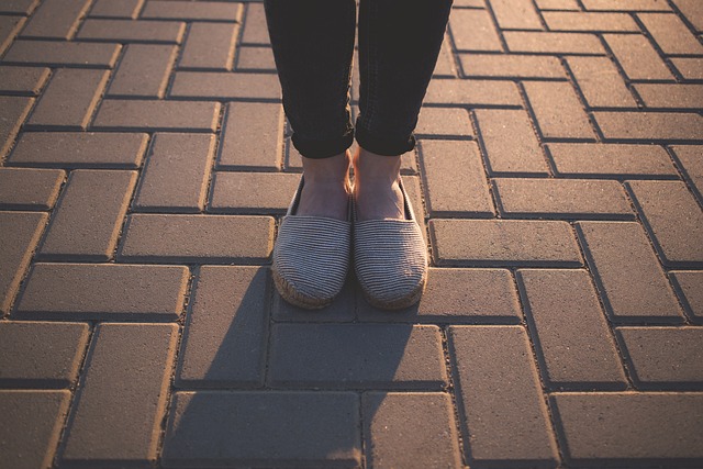 Comment bien porter des espadrilles en toutes occasions